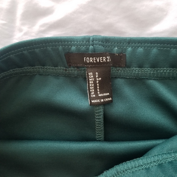 Forever21 mini green skirt - excellent condition - Picture 3 of 3